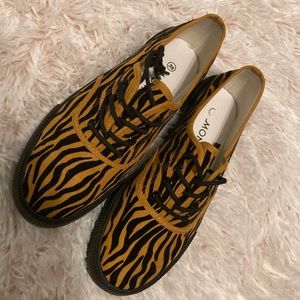 Animal print flatform sneaker